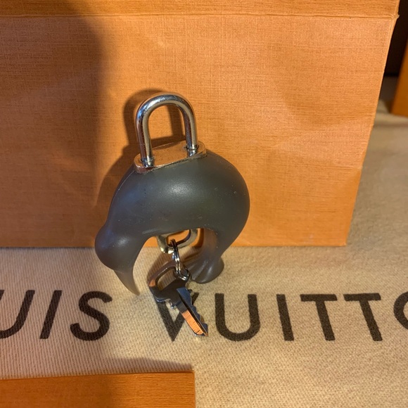 Authentic Louis Vuitton Bag Charm Lock Rare! Limited Edition - Picture 2 of 6